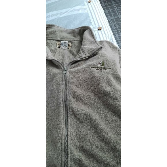 Momentum outfitters fleece vest Mackinaw Island, Michigan XL pre-owned. - Picture 2 of 8